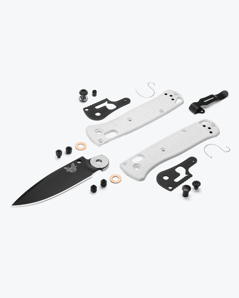 Exploded view of the Mini Bugout blade, washers, liners, scales, clip and hardware
