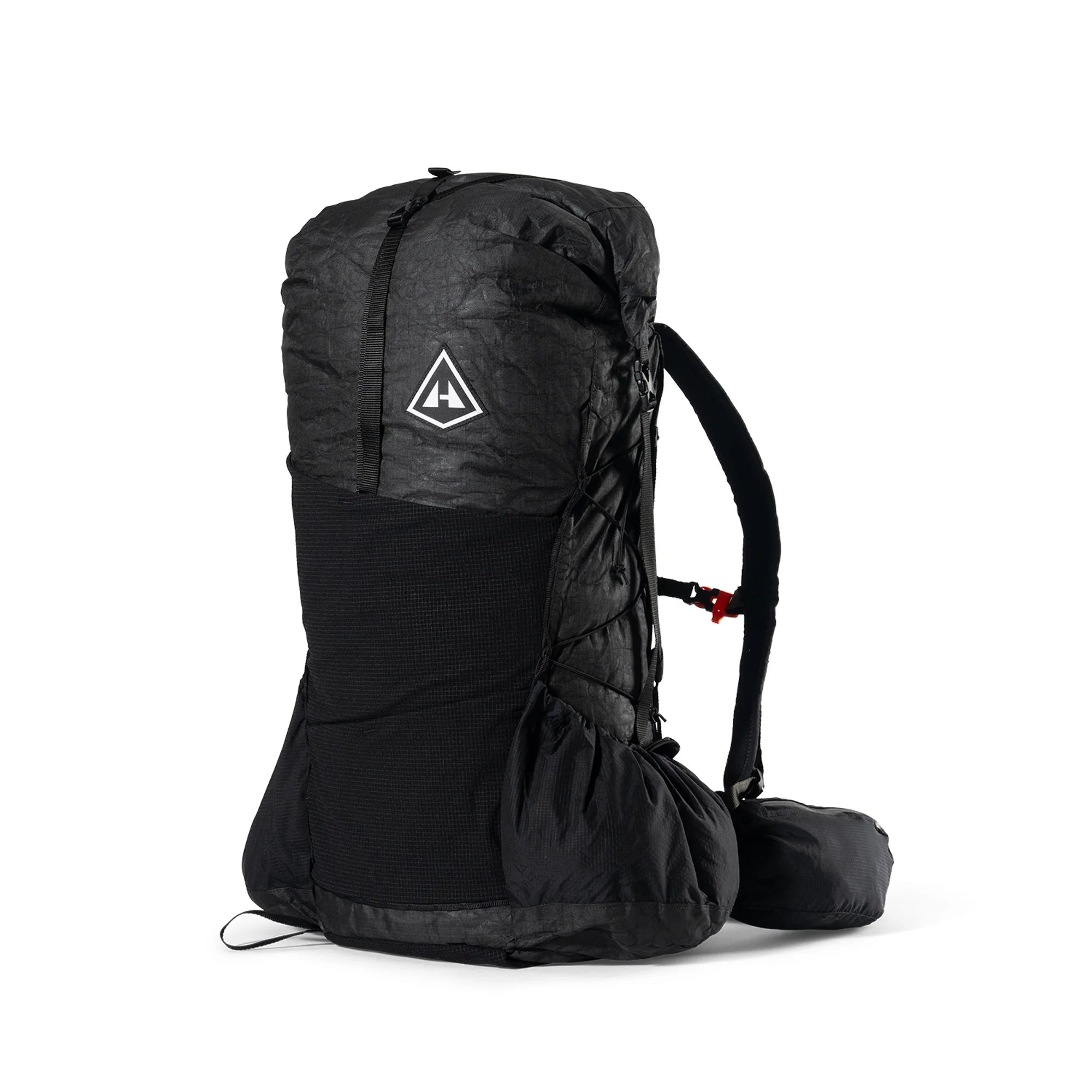 Front view of the black Hyperlite Mountain Gear Unbound 40 showing its large stretch pocket