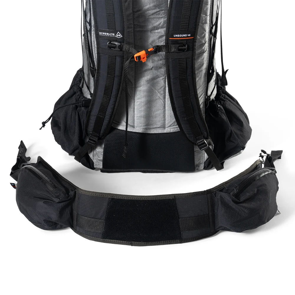 Rear harness, shoulder straps and removable hipbelt of the Hyperlite Mountain Gear Unbound 40