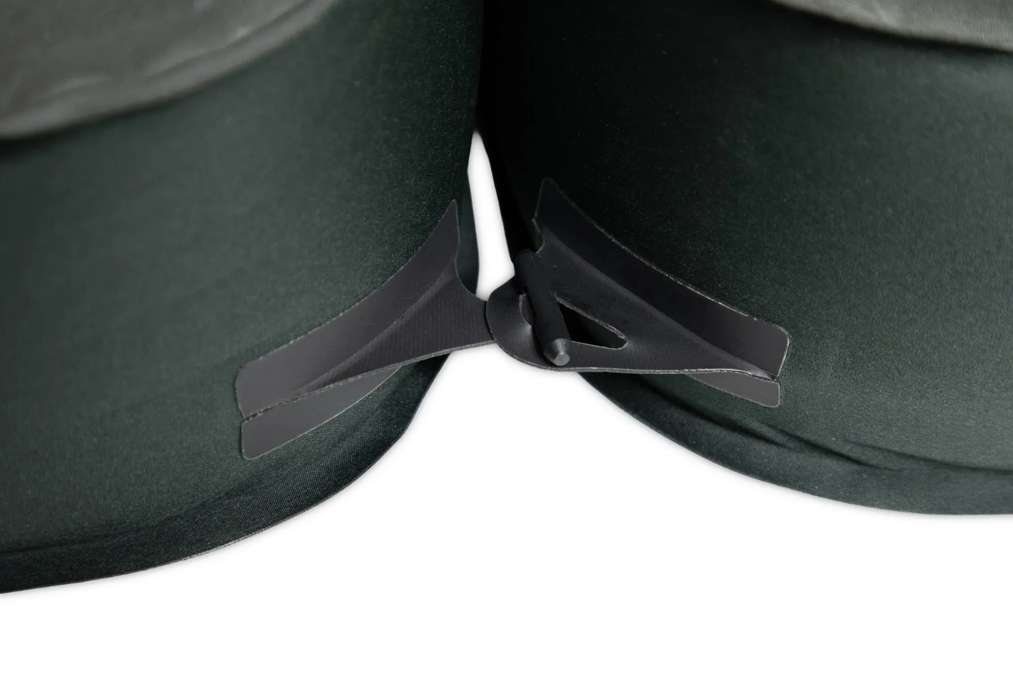 Toggle connectors joining two NEMO Roamer mattresses